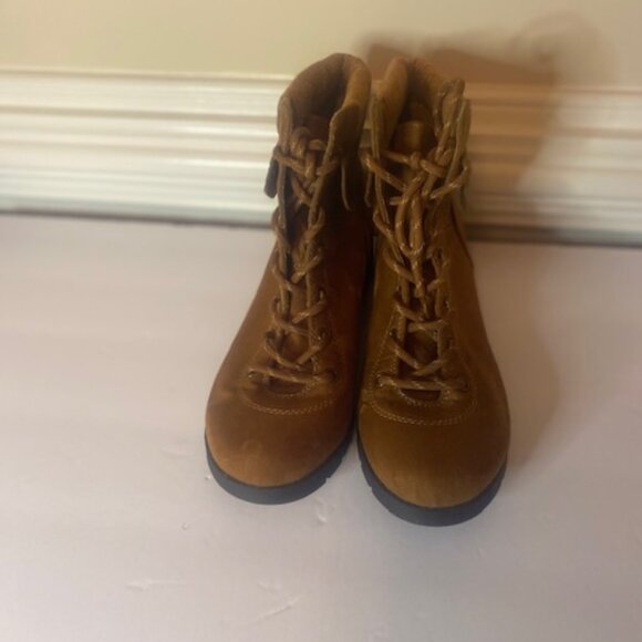 St. John's Bay Yosemite Lace up Brown Boots Women's Size 7.5 M - Picture 1 of 6